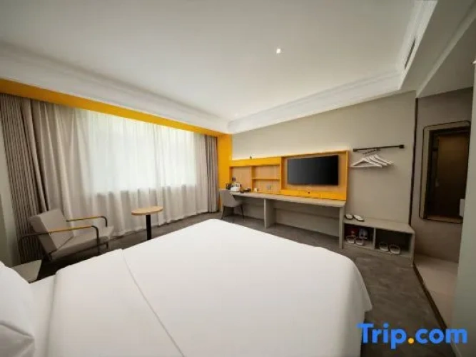 Standard Double room with street view