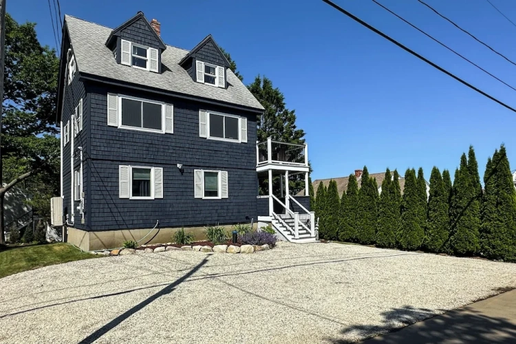 4 Bedrooms Cottage with balcony