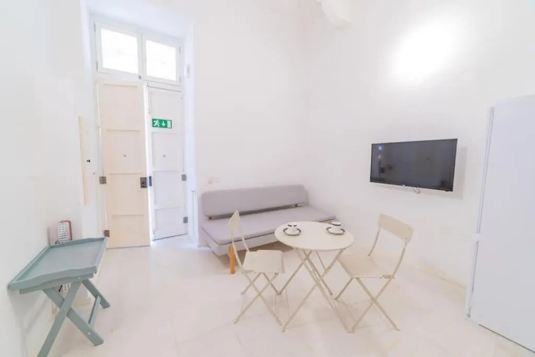AF 3 - Modern 1 bedroom maisonette