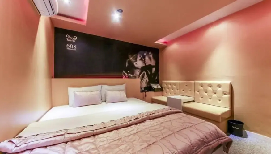 9to9 Motel