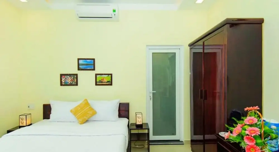 2 Bedrooms Standard Family room with balcony and with garden view