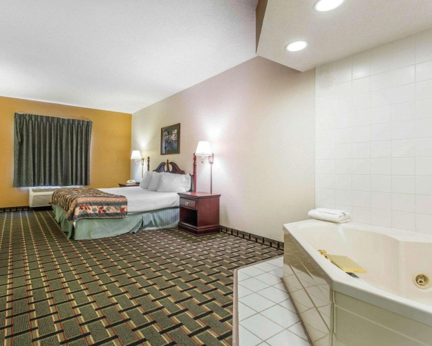 Econo Lodge Inn & Suites Marietta near Dobbins ARB