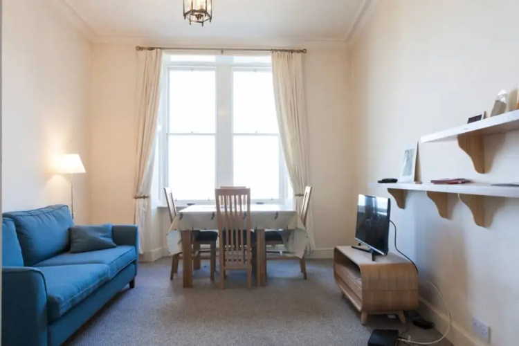2 Bedroom Flat By The Sea