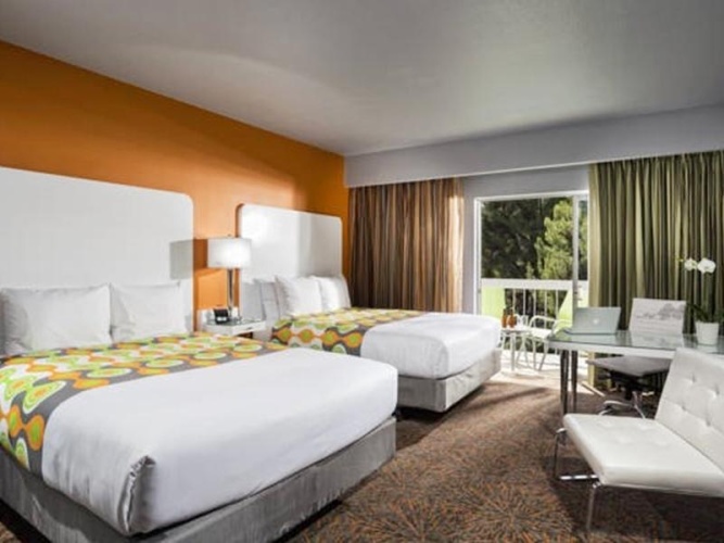Standard Double room with city view