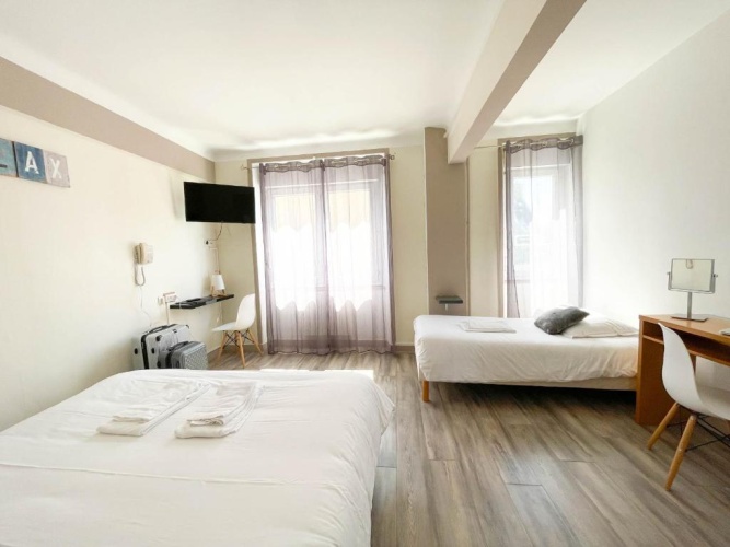 Standard Triple room