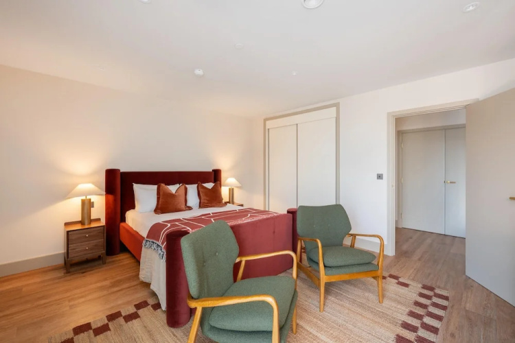 Stylish City Flat With Private Balcony