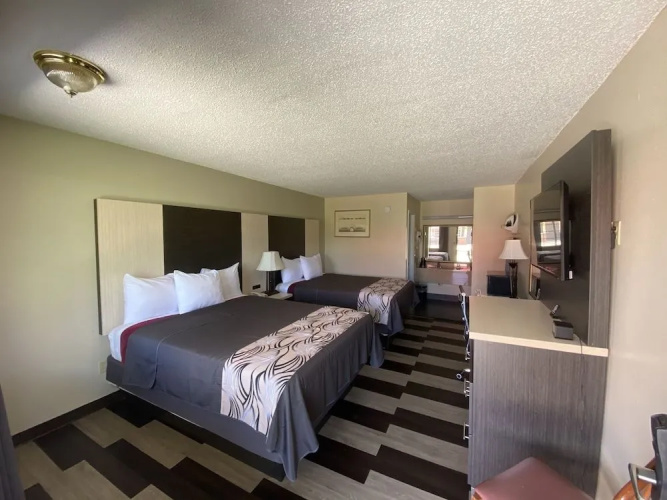 Regency 7 Motel