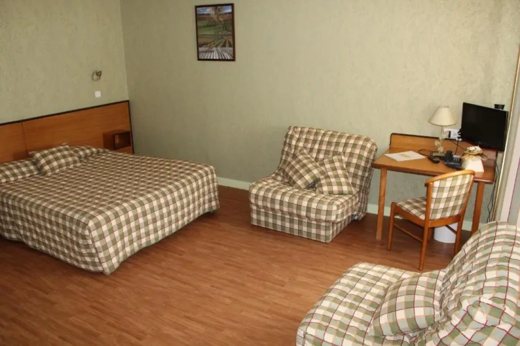 Standard Triple room