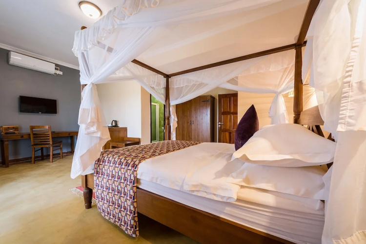 Emburara Farm Lodge