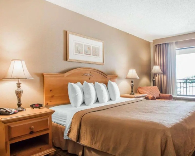 Quality Inn Us65 & E Battlefield Rd Springfield