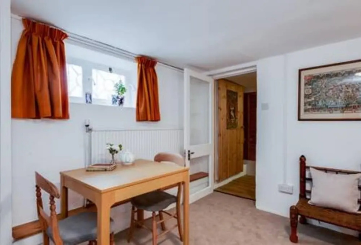 Basement Studio in Summertown With Kitchenette