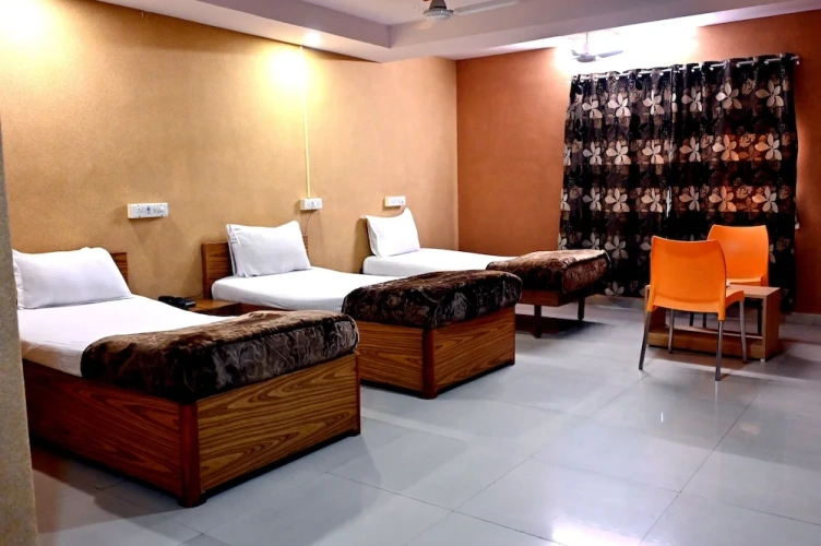 Standard Triple room