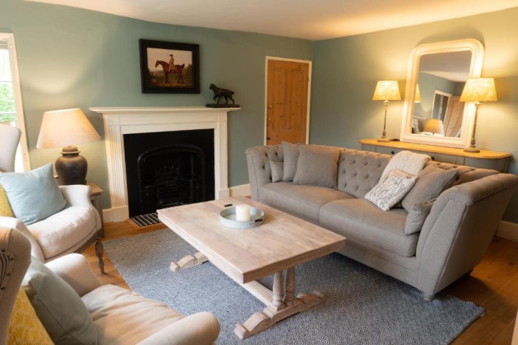 4 Bedrooms Cottage