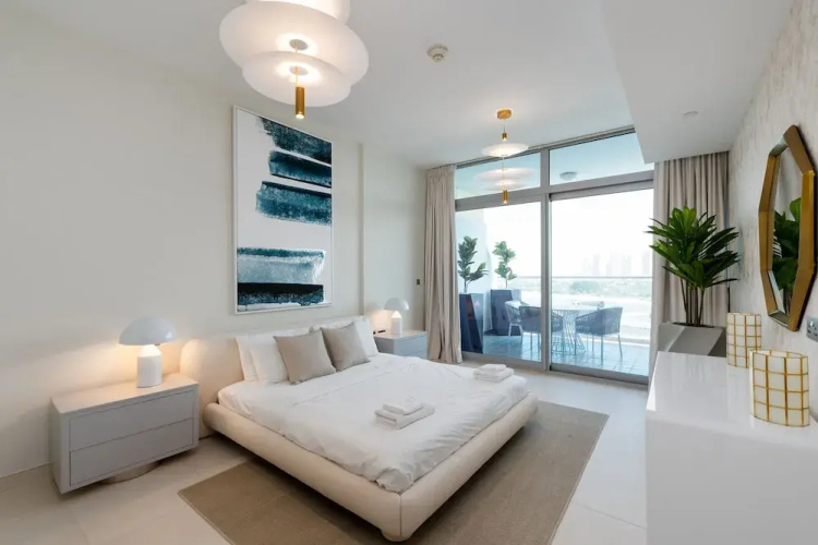 Urban 1BR Palm Apt w Beach Access