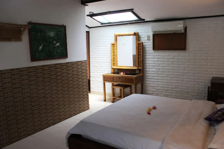 Anom Beach Hotel