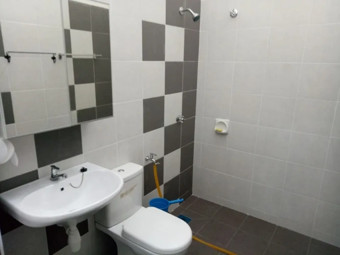 3 Bedrooms Comfort room