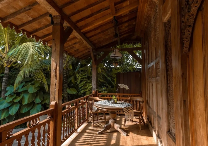 5 Bedrooms Villa