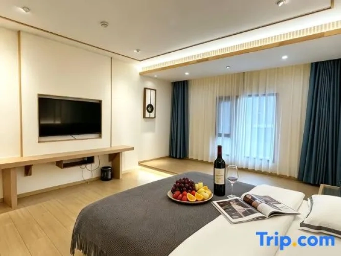 Standard Double room with street view
