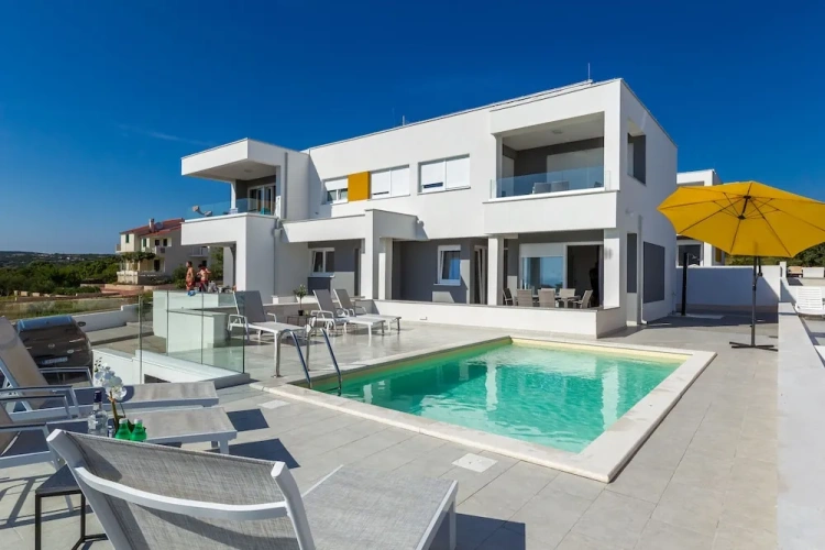 2 Bedrooms Deluxe Apartment with pool view