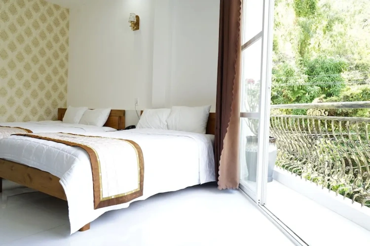 Standard Quadruple room with balcony and with mountain view
