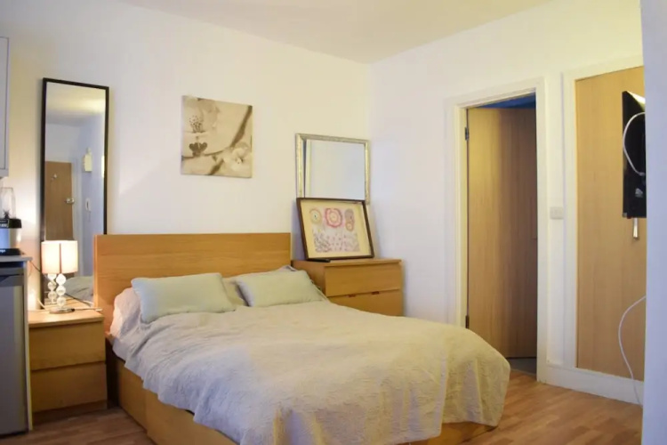 Spacious Studio Flat in Central Kensington