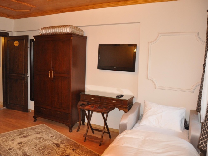 Standard Quadruple Family room