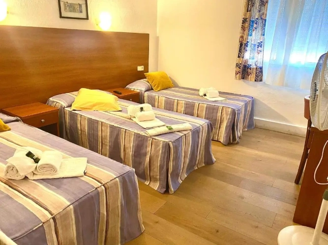 Standard Triple room