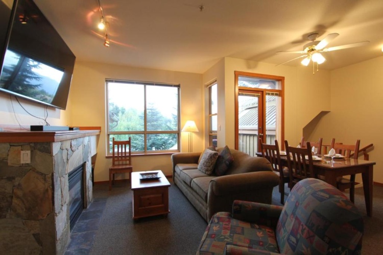 2 Bedrooms Apartment