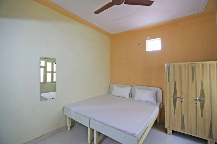 SPOT ON 48911 Sukhrali Residency