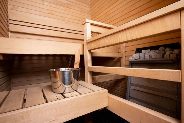 2ndhomes Deluxe Studio w Sauna & Balcony
