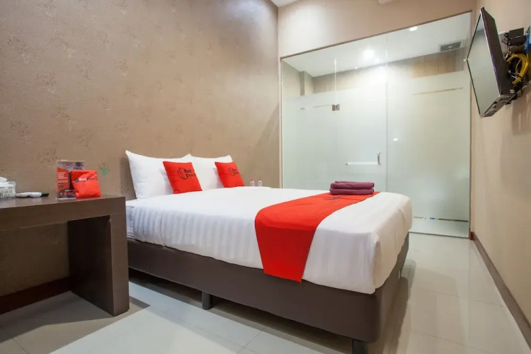 RedDoorz Plus @ Raya Sulfat