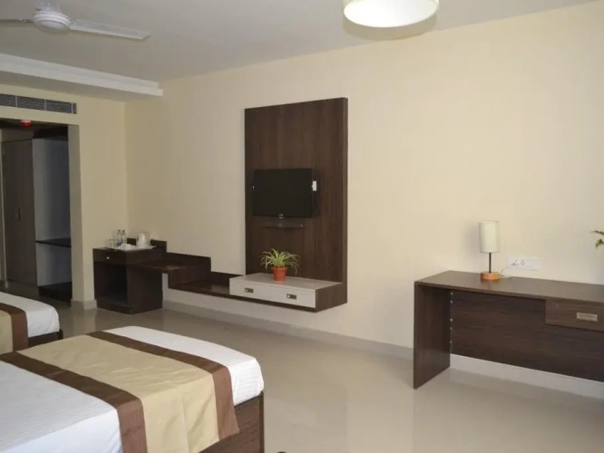 Deluxe Double room with city view