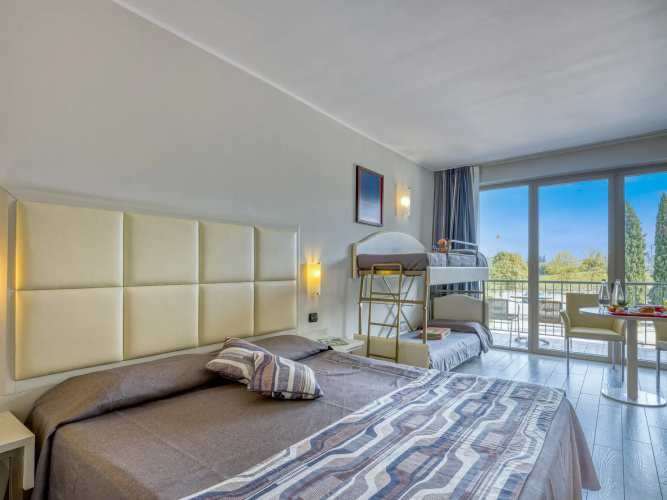 Standard Quintuple room