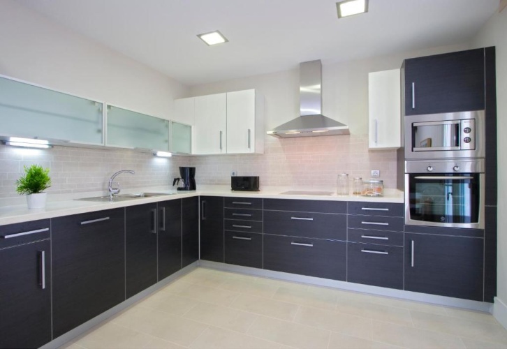 4 Bedrooms Villa