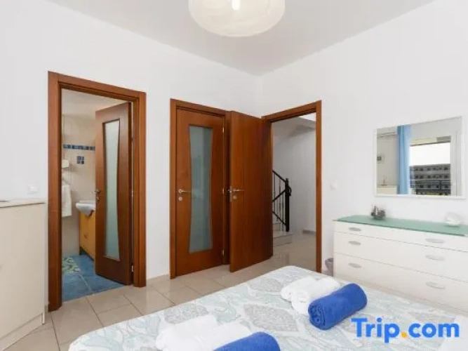 4 Bedrooms Villa