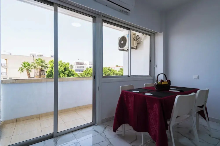 Cosy & Central Larnaca Suite