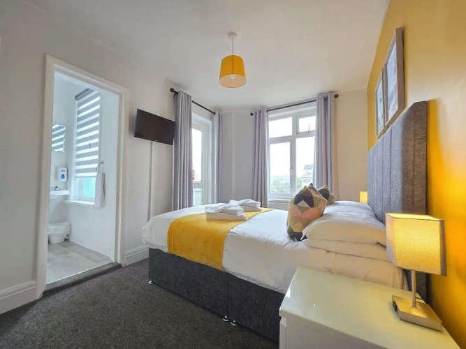 Classic Double room with balcony and with partial sea view