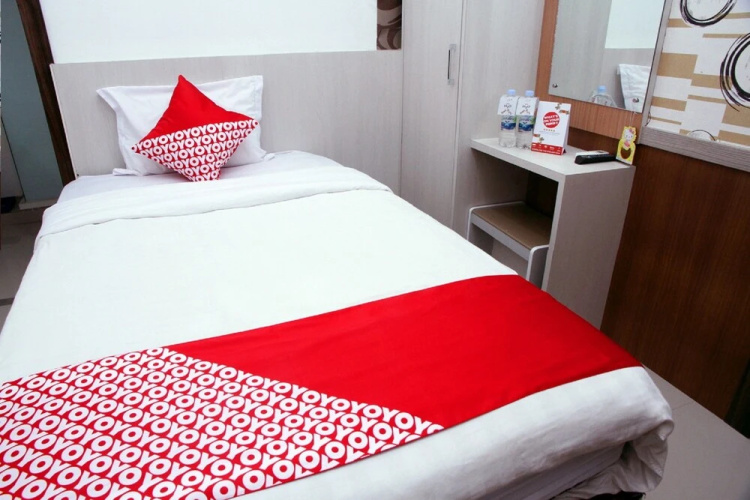 OYO 861 R Four Hotel