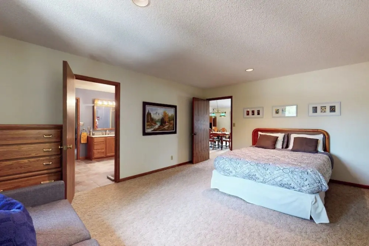 3BR Cozy Apartment w/ Mountain Views
