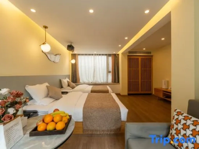 Standard Twin room with courtyard view