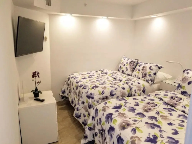 Alexander 802 3 Bedroom Apts by RedAwning