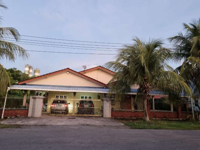 5 Bedrooms Cottage