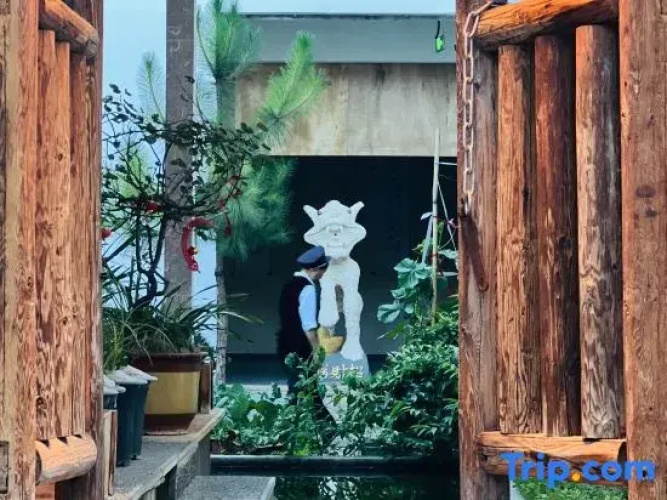 Zhijian Mountain Lodge