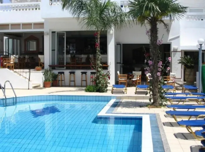 Emerald Studio & Hotel