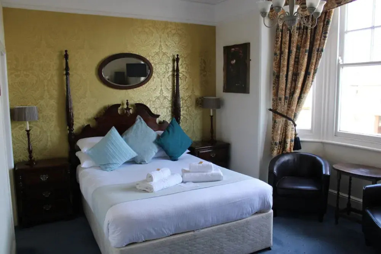 The Birdham Hotel & Restaurant