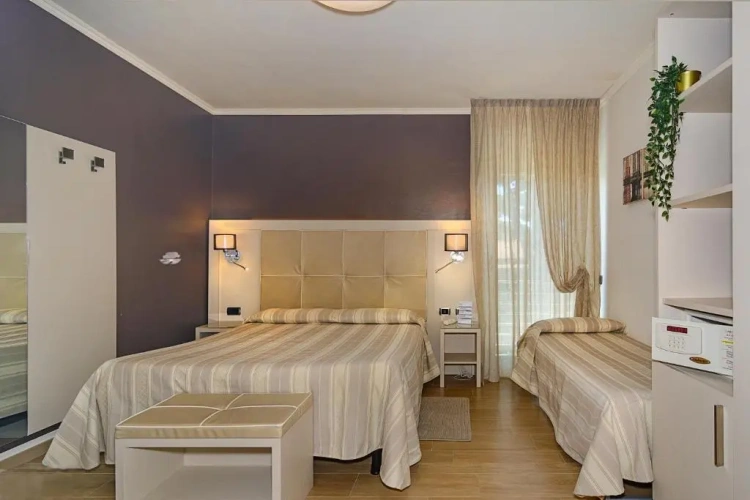 Standard Triple room