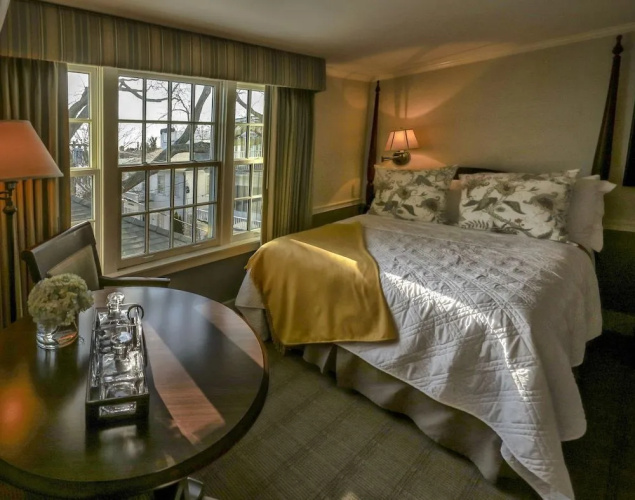 The Harborside Inn