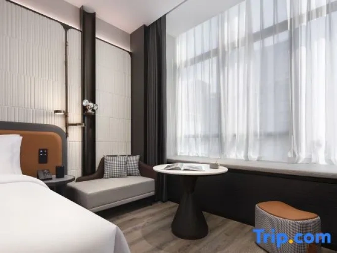 Standard Double room with city view