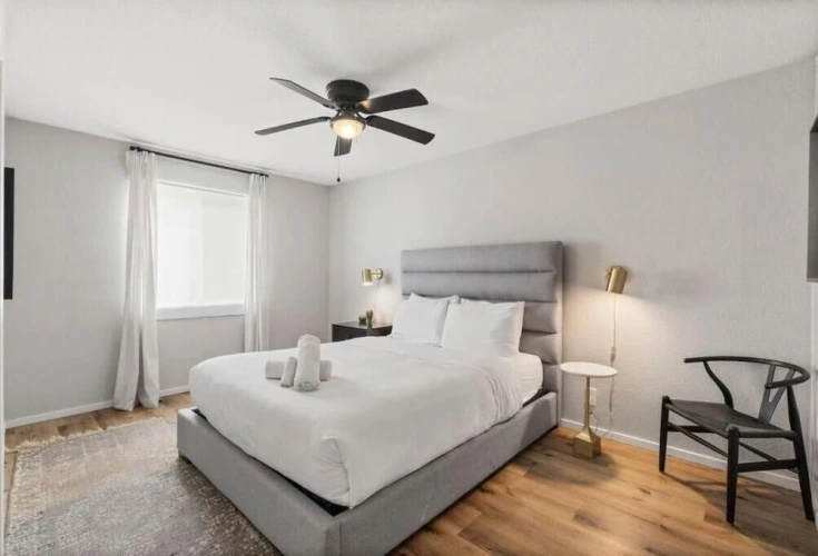 2 Bedrooms Apartment
