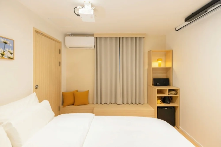 Deluxe Double room with city view